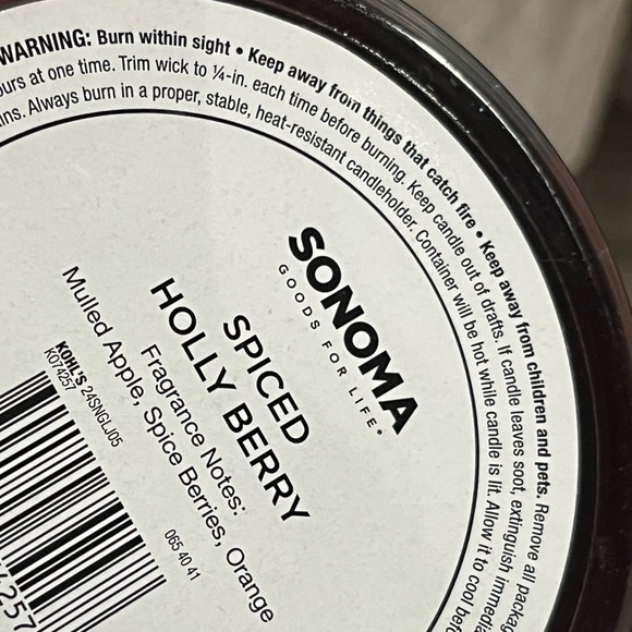 Sonoma Spiced Holly Berry Candle - NEW - Picture 4 of 5